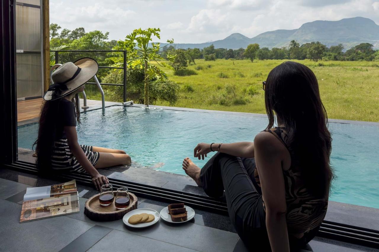 Two Villa By Stayvista With Infinity Pool, Farm & Mountain Views, Modern Interiors Karjat Kültér fotó
